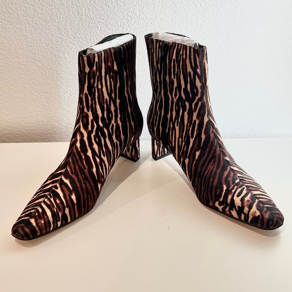 Katy Perry The Wandering Bootie Liger Animal Multi Print Satin Size 11M/41 - Picture 3 of 11